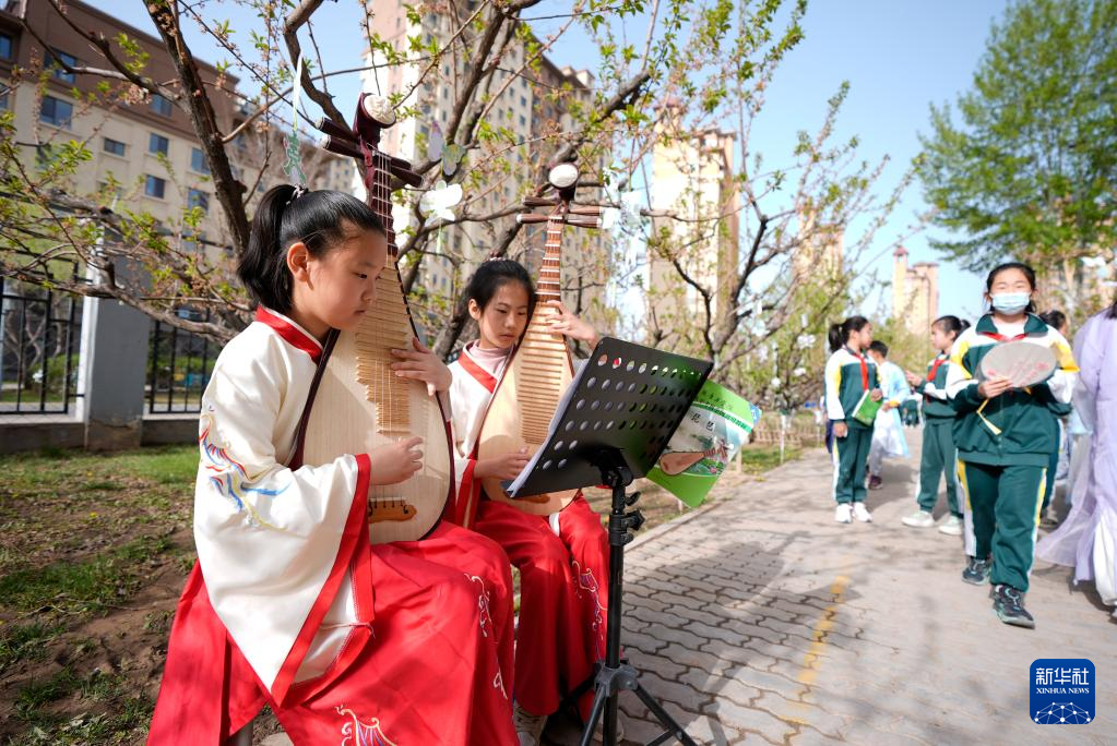 書(shū)香滿(mǎn)園潤(rùn)童心